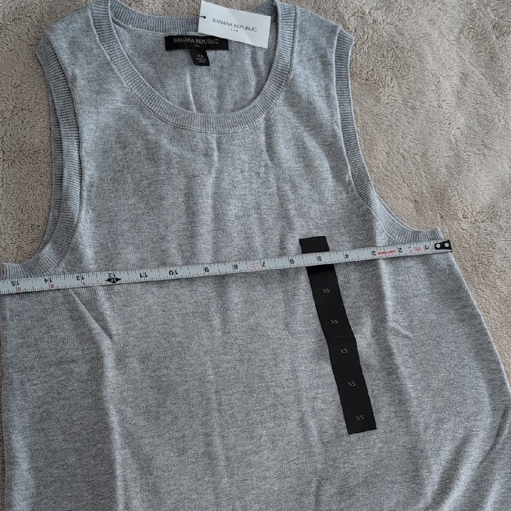 NWT Banana Republic Light Gray Knit Vest Sweater Top, Size XS - Picture 6 of 7
